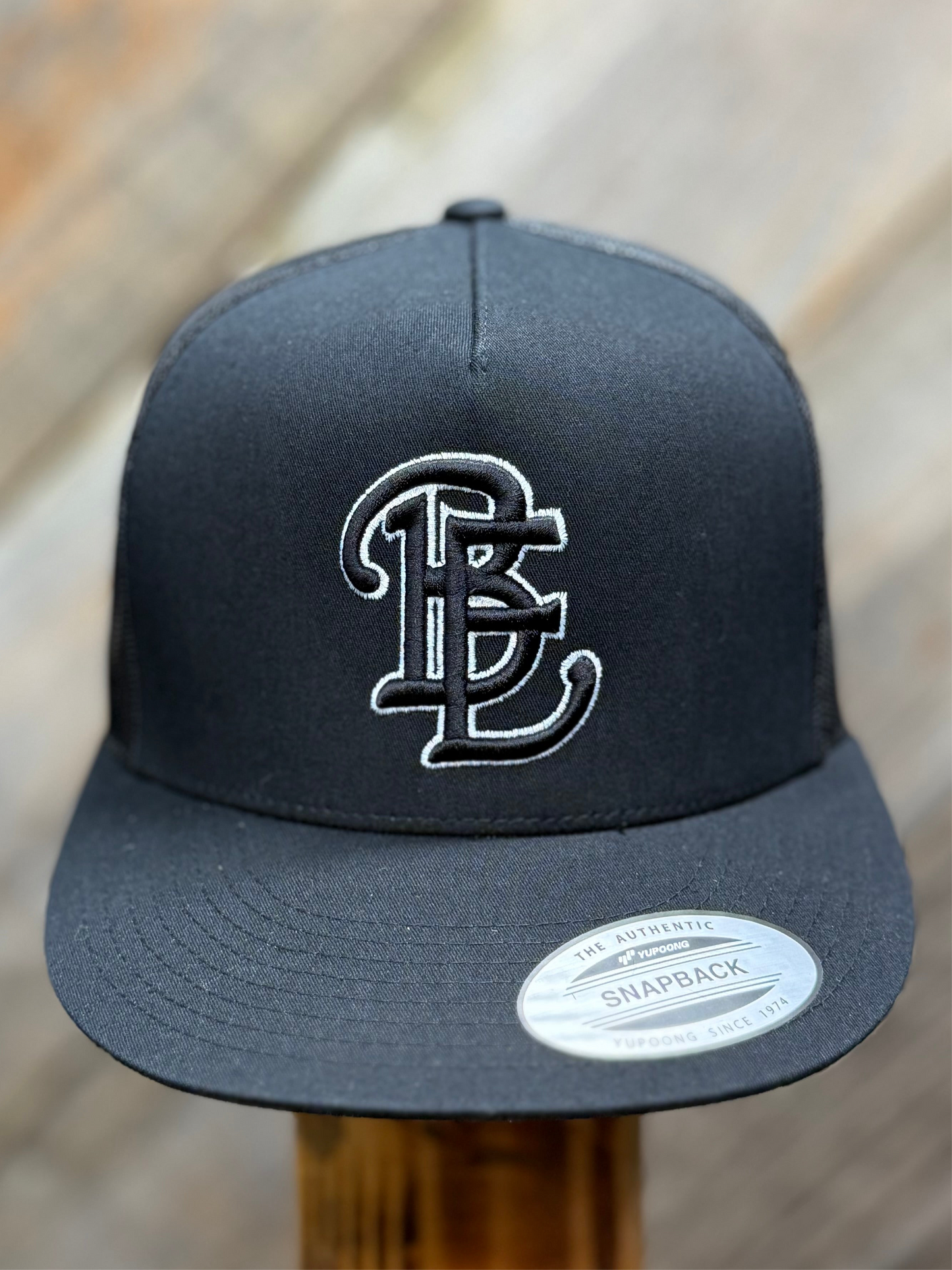 BE Black/White Cap